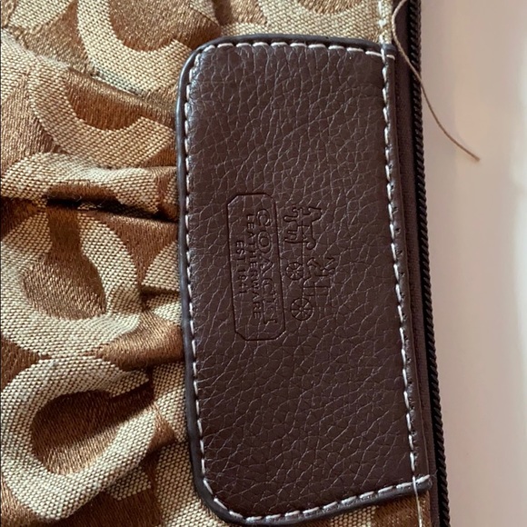 Coach Wristlet - Picture 3 of 4